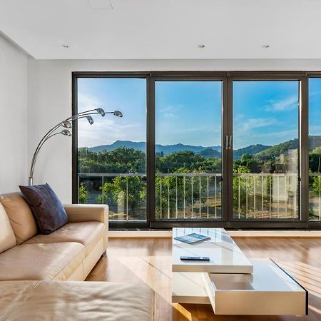 Contemporary Apartment With Rooftop Terrace In Maribor Extérieur photo